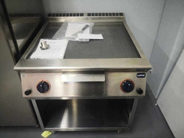 Foto 1 Plancha industrial de cocina fry-top Gas de LAINOX EBG 94 GL