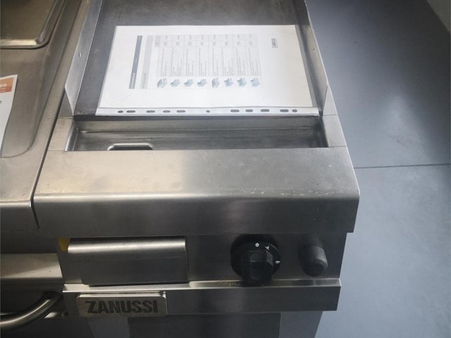 Plancha Zanussi a gas 8 kw