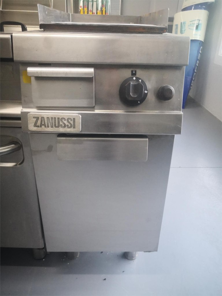 Foto 2 Plancha Zanussi a gas 8 kw